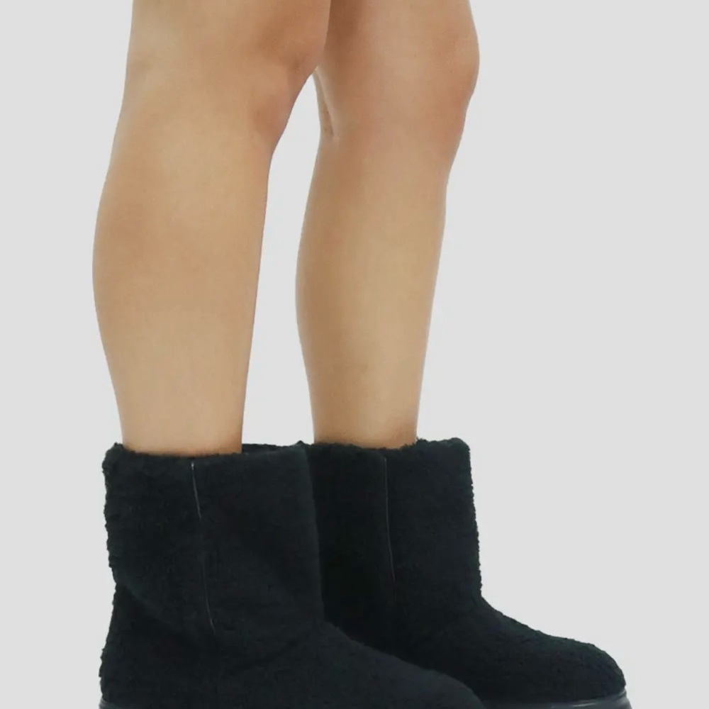 Cozy Black Women's Boots